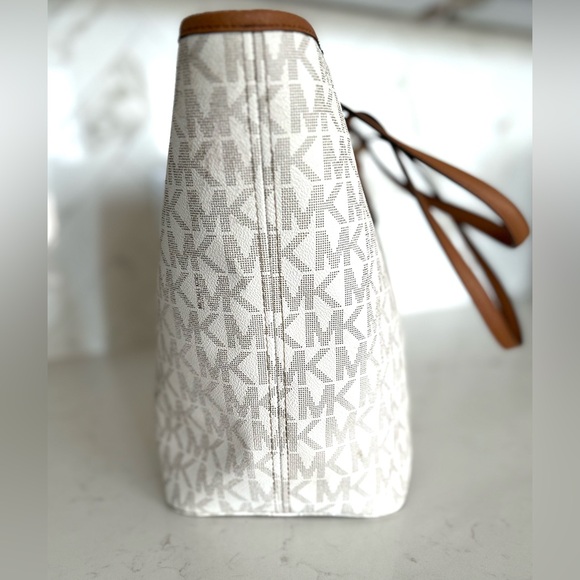 Michael Kors Large Jet Set Tote with Gold Python Embossing - Picture 6 of 15